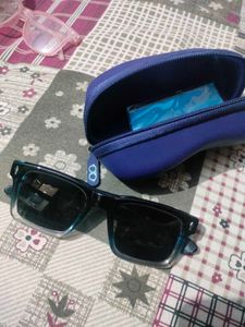 Stylish Sunglasses with Case