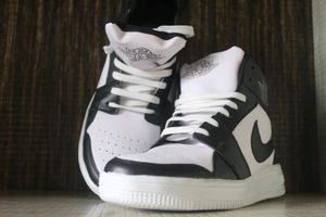 Black And White Sneaker 👟👟