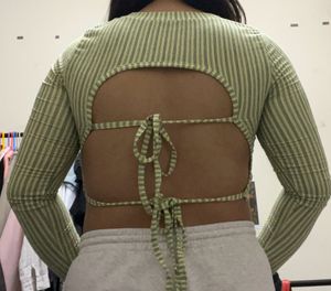 Urbanic Striped Cropped Long Sleeves Backless T-s