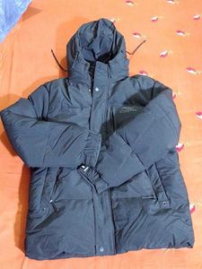 combo set of blankets and puffer jackets