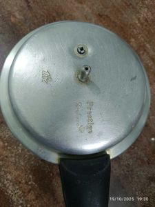 Prestige Deluxe 3 liter Pressure Cooker