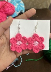 2 pairs of earings