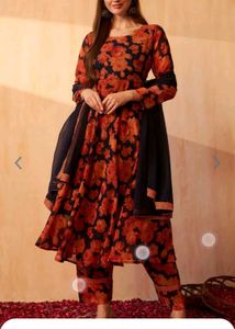 Full suit set including dupatta