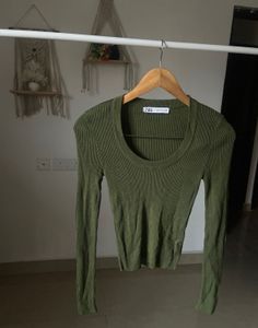 ZARA Green Long Sleeve Crop Top