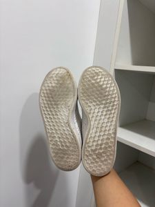 Adidas Advantage Sneakers