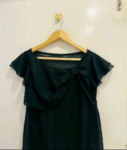 Beautiful Top With Nice Bow Detailing
