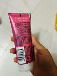 Pond&#39;s Bright Beauty Anti-Dullness Facewash