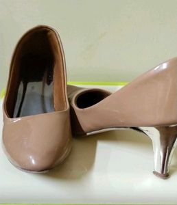 Elegant Heels condition good with imperfection