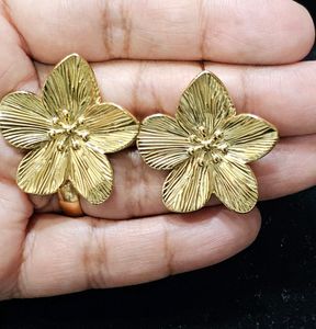 Anti-tarnish Flower Earrings