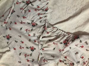 White Floral Crop Top 💖🎀