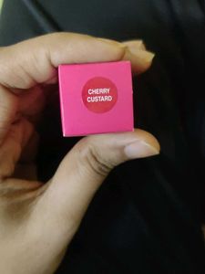 Nykaa Lipglaze Lip Oil - cherry custard