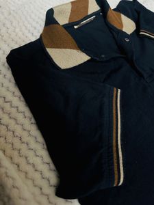 Burberry Black Y Shirt Like New And Size Is M.