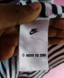 Nike Striped Unisex T-shirt 👕