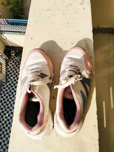 Stylish Women&#39;s Sneakers