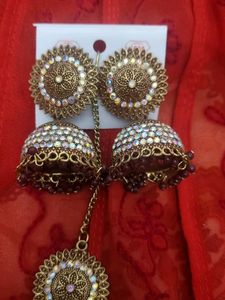 Jhumka Earrings With Mangtika
