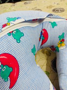 Babyhug Cotton Feeding Pillow🌸