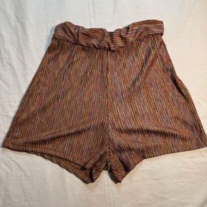 Multicoloured top with keyhole opening