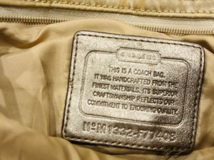 coach  authentic sling bag