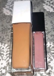 Superstar Foundation And Vivid Matte Lipstick