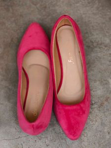 Dressberry Pink Velvet Pointed Toe Pumps