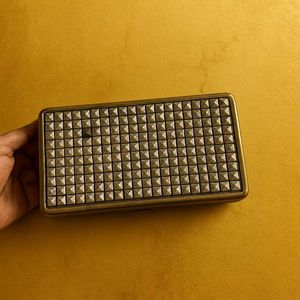 Metallic Clutch