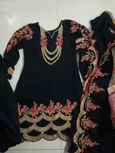 Boutique Dress New  With 3 Setsstitched