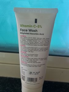 Cosiq Vitamin C Face Wash