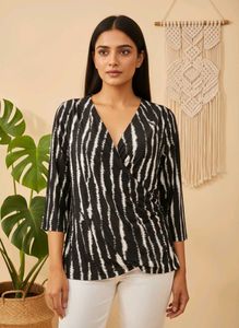 🎄Buy 1, Get 1 Free🎁 Printed Top M/ L Size