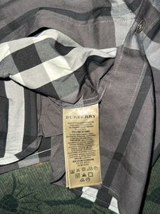 Authnetic burberry shirt L size