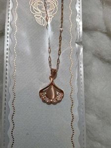 Stylish Pendant Chain