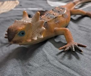 NEW - Chameleon lizard toy