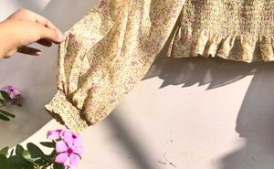 🌼Yellow Floral Print Top🌼