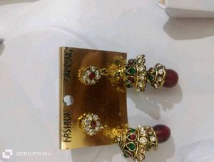 2 Earrings