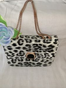 Sling Bag With Adjustable Chain 👜