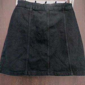 buttoned skirt