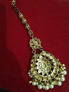 Elegant Maang Tikka