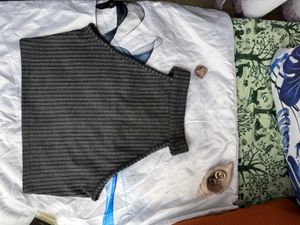 Crop Top Front Zipped