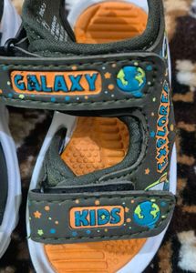 Almost new Kids infant Sandals in size 5