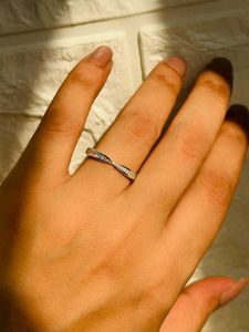 Delicate Twist Ring
