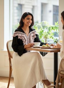 💖💃 Flutter Sleeve Noir Blouse: Your Next Piece🖤