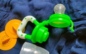 Baby Food Feeder Fruit Nibber