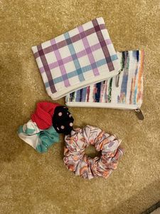 2 Scrunchies