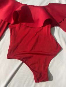 Women&#39;s One-shoulder Flying Sleeves Ruffled Top