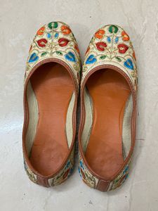 Embroidered Jutti Flats