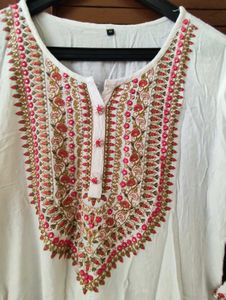 White straight kurta with beautiful embroidery