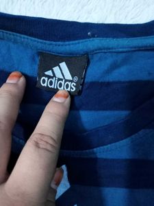 Adidas Tshirt M Size