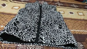 Woman And Girls Black⚫ Nd White⚪ Hafh Jacket.