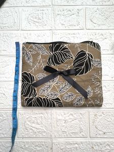 Coquette Pouch With Scrunchie 🖤