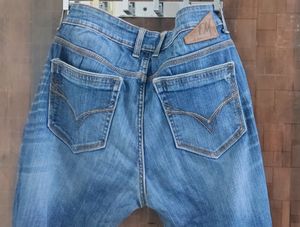FLYING MACHINE JEANS.... 32 size