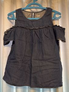 Effortless Boho Chic: Ruffled Cold-Shoulder Top